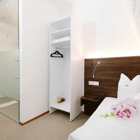 Velden24 - Create Your Own Motel