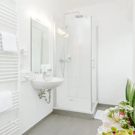 Velden24 - Create Your Own 2*