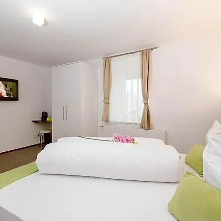 Velden24 - Create Your Own Motel