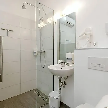 Velden24 - Create Your Own Motel 2*