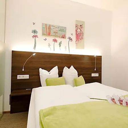 Velden24 - Create Your Own 2* Velden am Woerthersee