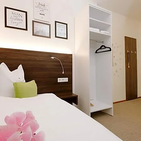 Velden24 - Create Your Own 2*