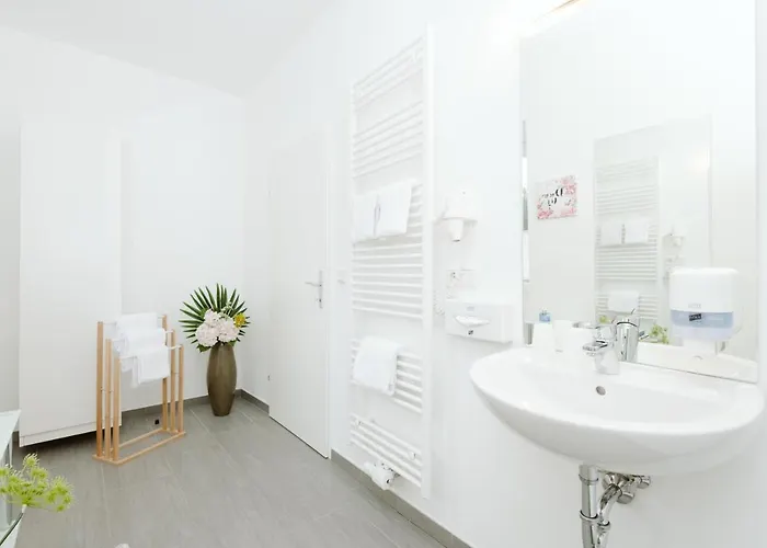 Velden24 - Create Your Own Motel