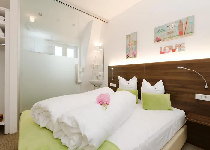 Velden24 - Create Your Own Motel 2*