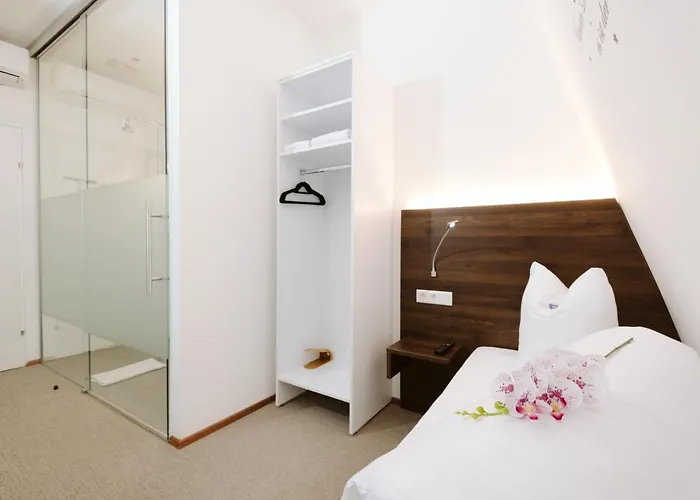 Velden24 - Create Your Own Motel